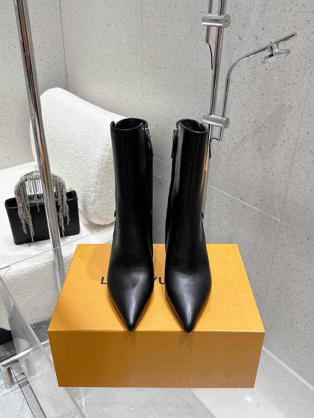 Top-tier Louis Vuitton 25Ss Autumn/Winter New Lv Pointed Toe High Heel Side Zipp