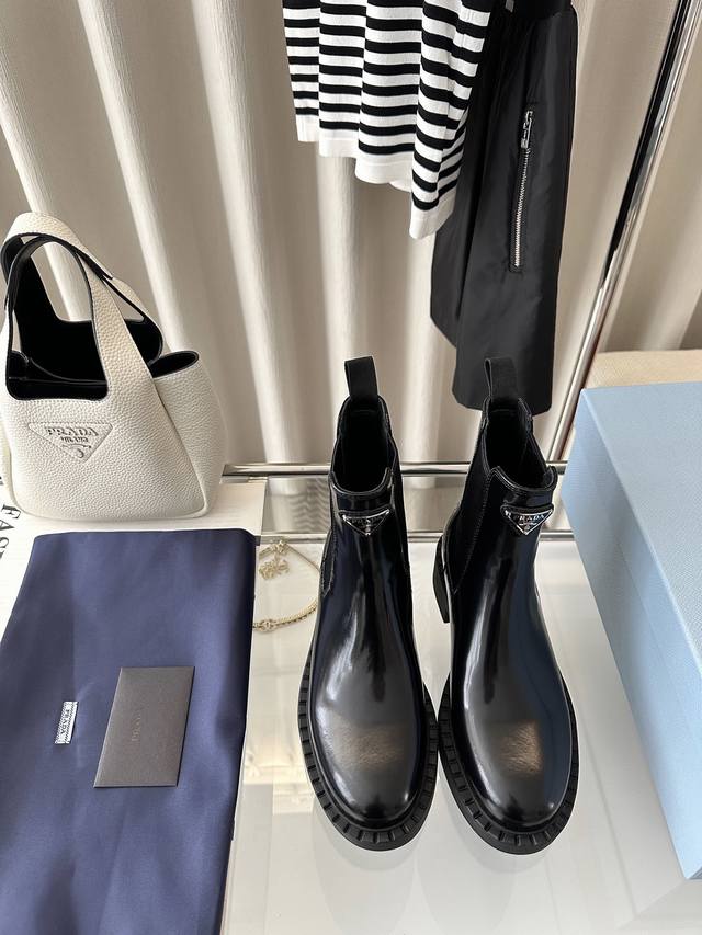 Dongguan-made * Autumn/Winter New Arrival Triangle Logo Elastic Band Ankle Boots