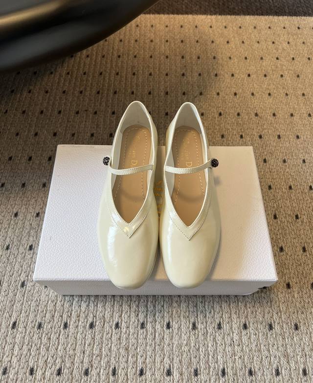 Top Quality Dior 25Ss Fall/Winter New Ballet Flats These Dior New Ballet flats a