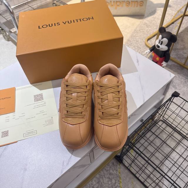 New 2025 Summer Louis Vuitton shoes are now available. The upper is made of cow