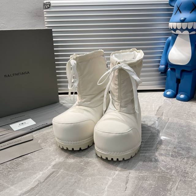 Newest Paris Down Boots, Two Colors, Sizes 35