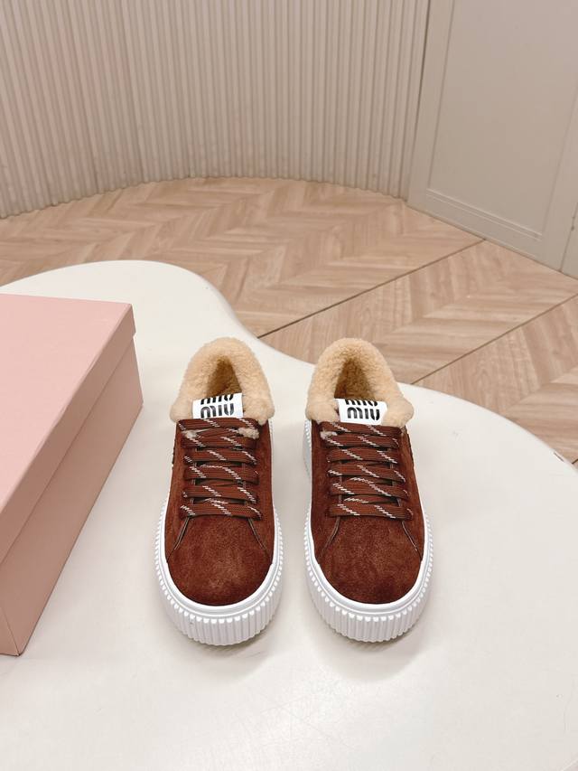 Miumiu 2025 Autumn/Winter New Style Wool Platform Biscuit Shoes - A classic wint