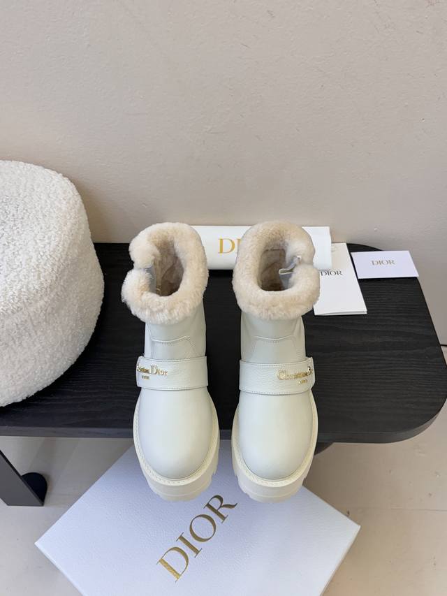 Dior Snow Boots, Size 25, New Casual Sneakers. Made of cowhide leather and mesh