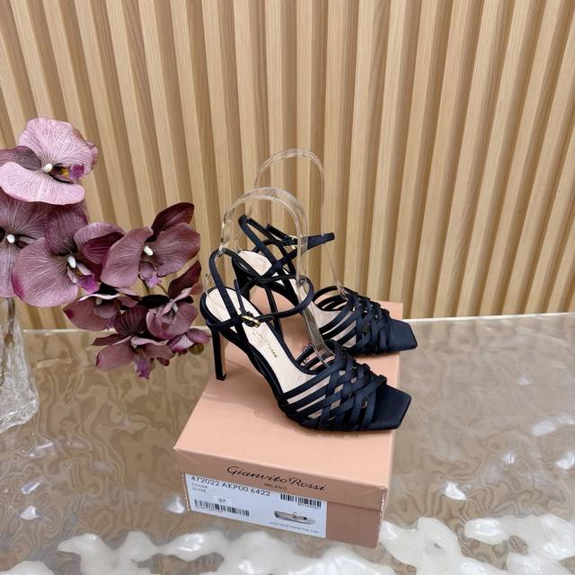 Gianvito Rossi 2025 Classic Square-Toe Silk High-Heeled Sandals Its appearance i