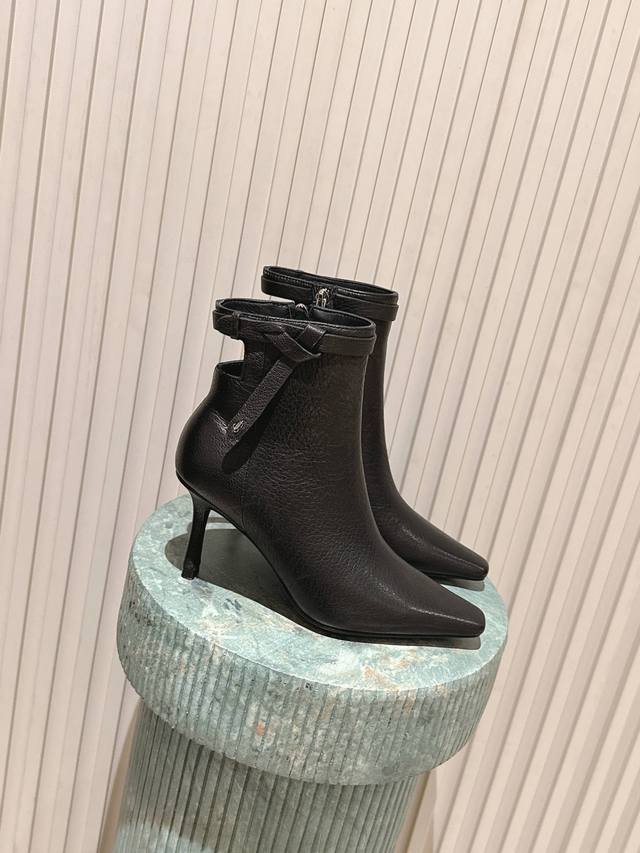 Top Version: Jimmy Choo is a very comprehensive and prestigious fashion lifestyl