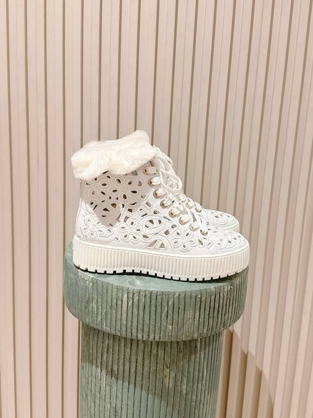 Top-tier version: Hollowed-out wool lining: Single boot without wool lining: Cha