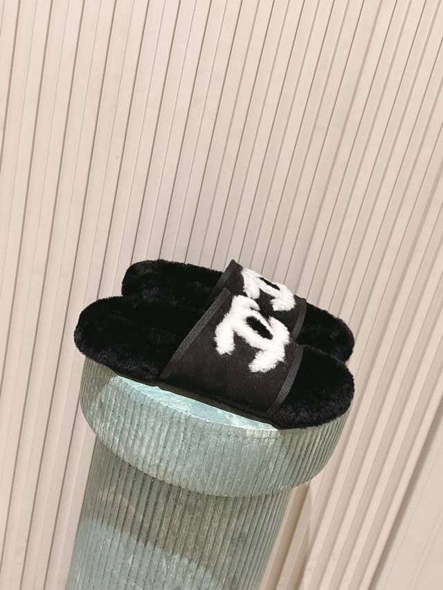 Top-tier version: Chanel classic all-season double C furry slippers! These furry