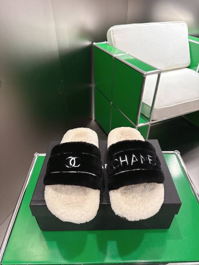 K002 Chanel 25Ss Fall/Winter New Wool Slippers The upper features classic letter