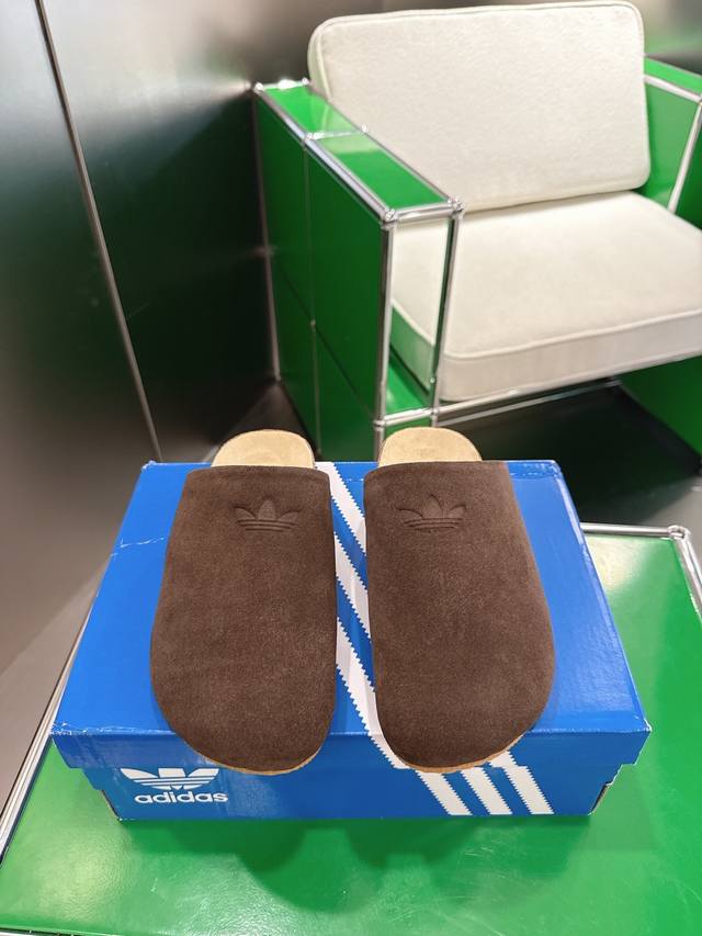 K001 Adidas Comfortable Casual Slippers/Mules These Adimule slippers elevate the