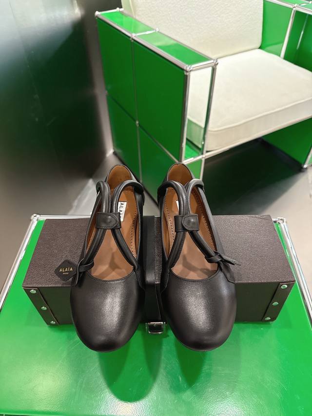 K052Alaia Runway Style Flat Ballet Flats Sweet and cool ballet style, a super po