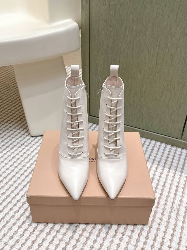 Retail-grade Gianvito Rossi Fall/Winter 2025 Runway New Ankle Boots! The most wo