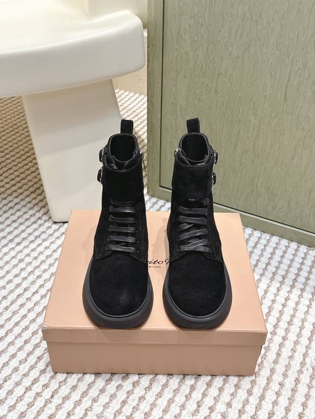 Retail-grade Gianvito Rossi Fall/Winter 2025 Runway New Ankle Boots! The most wo