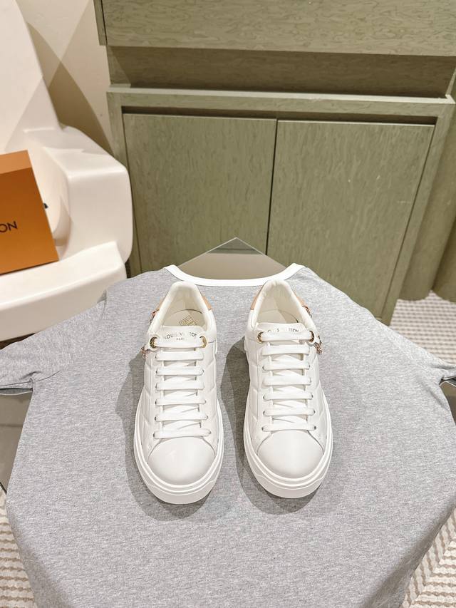 Youthful and Versatile Canvas High-Top & Low-Top Sneakers! This Lv Squad sneake