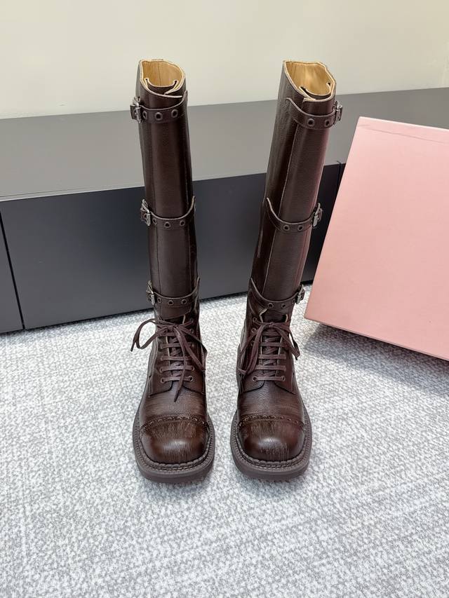 Retail-grade #MiuMiu Autumn/Winter Newest Martin Boots, Completely Original 1:1