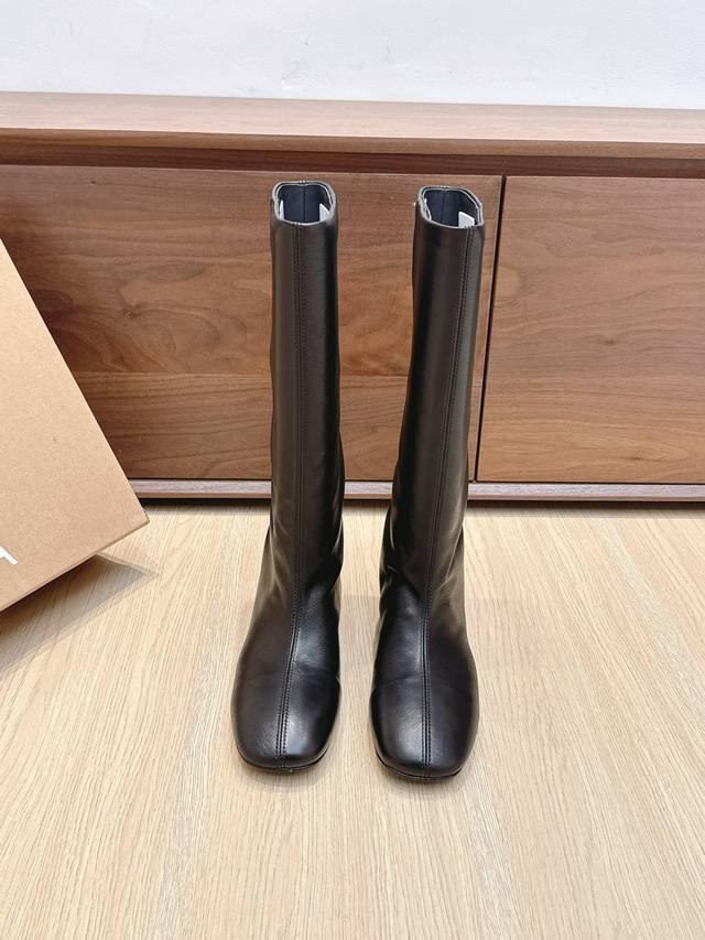 Retail-grade Khaite 25Ss Fall/Winter Pointed Toe Wedge Boots. The avant-garde, s