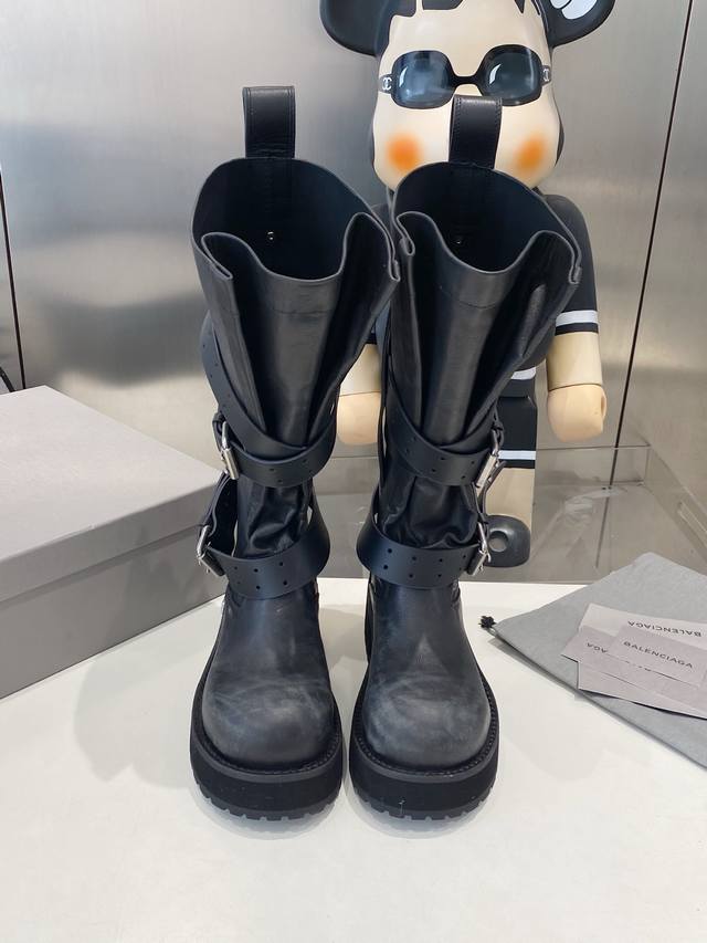 Factory-made Balenciaga Venom High Boots 25Fw These boots feature a unique desi
