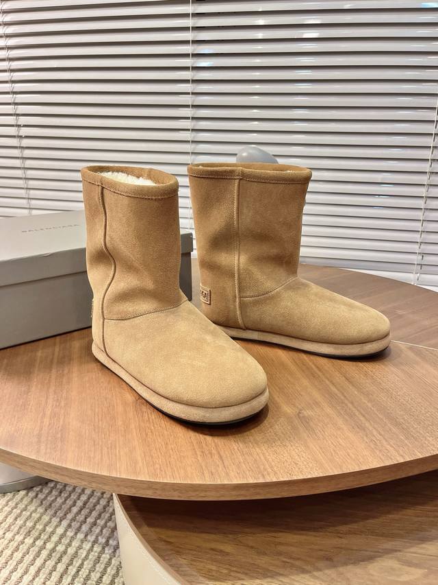 Balenciaga 2025 Fall/Winter New Mid-Calf Pure Wool Snow Boots Absolutely stunnin