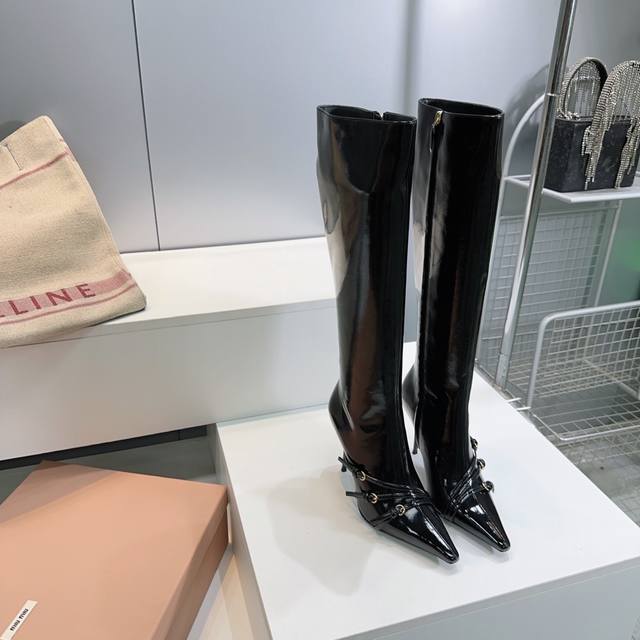 High-quality factory! Top quality! Miumiu Fall/Winter 2025 new style stiletto p