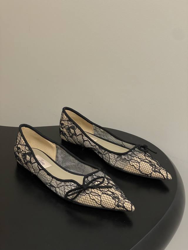 Top Quality Valentino Pointed Toe Lace Mesh Flat Shoes with Bow Ballet Flats Mad
