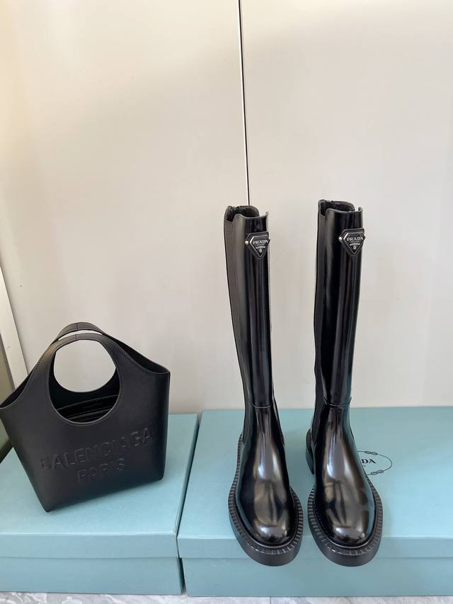 Prada platform motorcycle boots, fashionable and casual motorcycle Martin boots