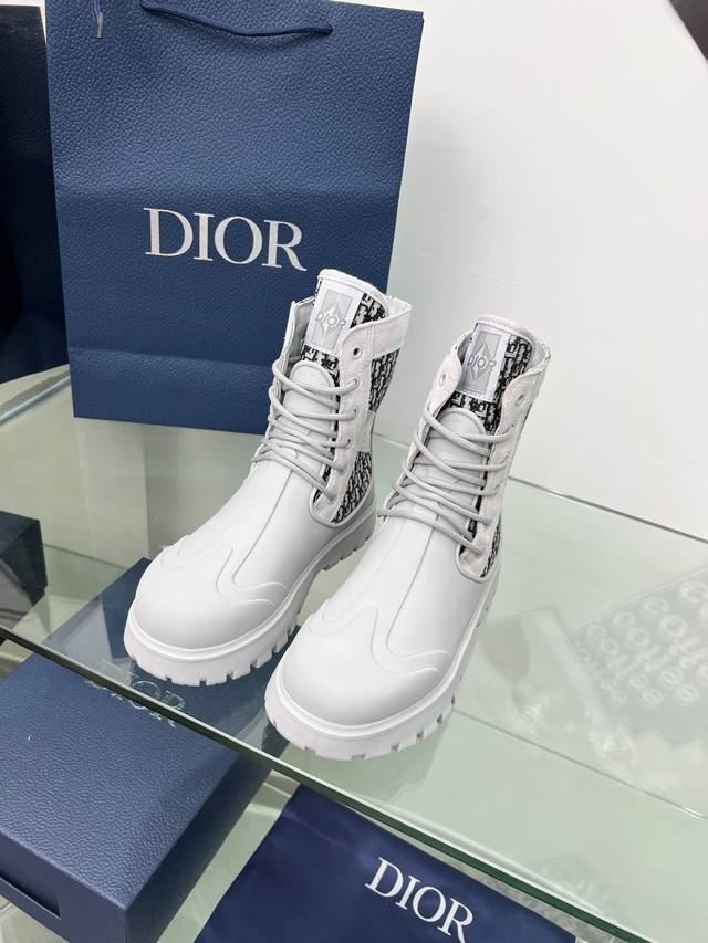 Dior's latest runway couple's style. Developed from a 1:1 replica of the origin