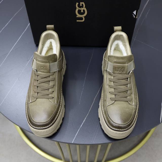 Australian Imported Thick Wool Shoes Brand: Ugg Authentic Product Sizes: 39, 44