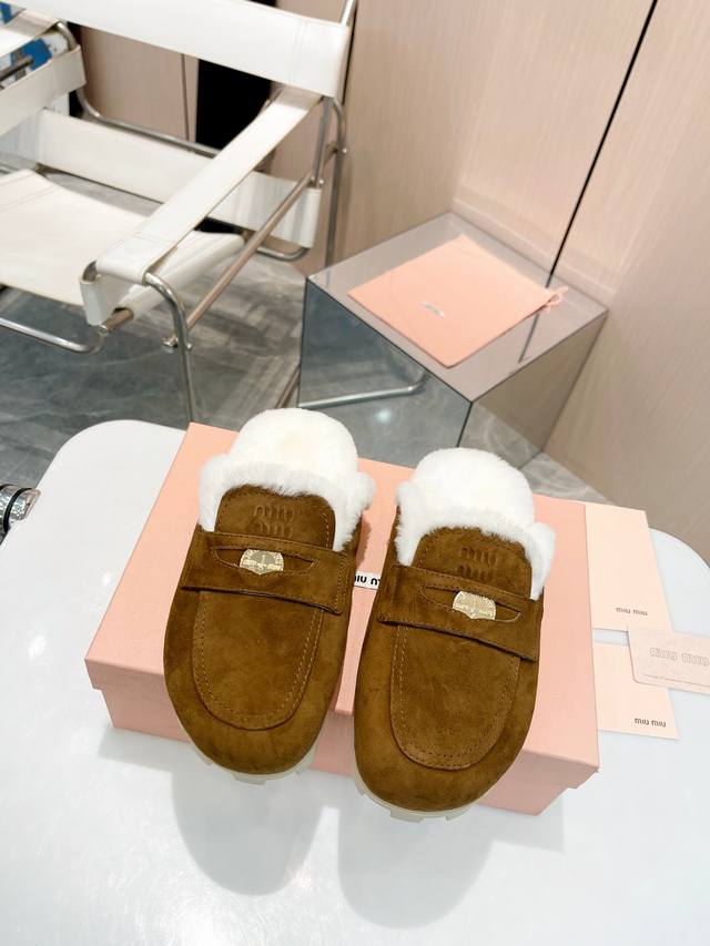 Miumiu ~Miumiu's Latest Fall/Winter Furry Slippers~ Miumiu has released quite a