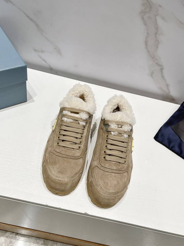 Prada New Wool Casual Shoes Understated Luxury Slip-on Shoes, the Perfect Choic