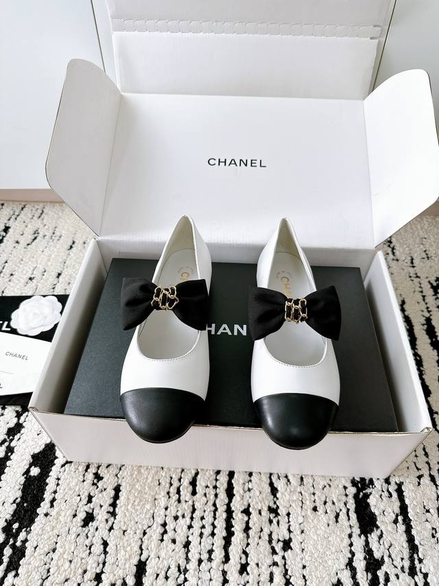 Airplane box + 10 Chanel 25 A, the latest official website Mary Jane style, is