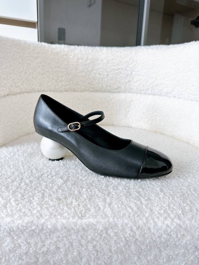 Airplane box + 10 Chanel import-grade shoes Chanel 25 A latest official pearl h