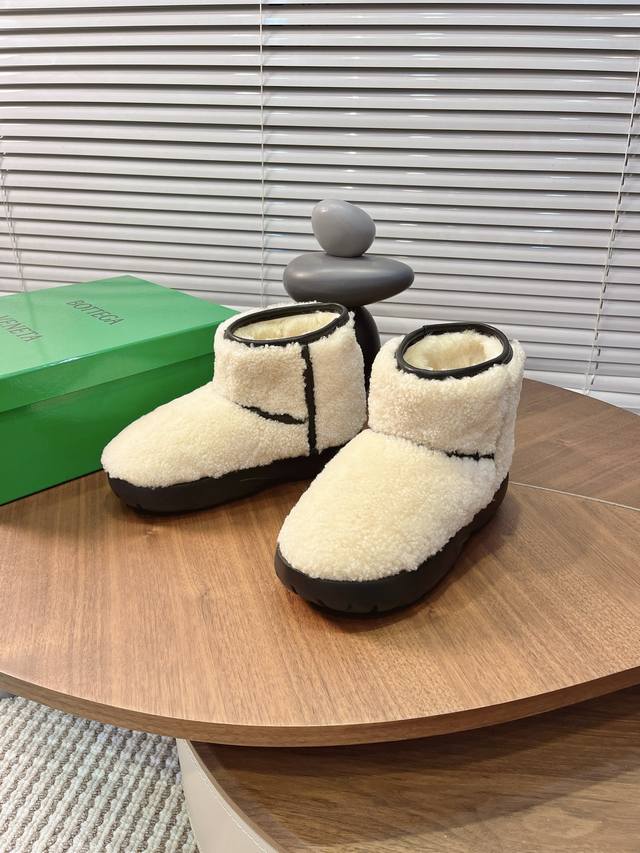 Bottega Veneta Autumn/Winter New Round Toe Snow Boots The latest round toe snow