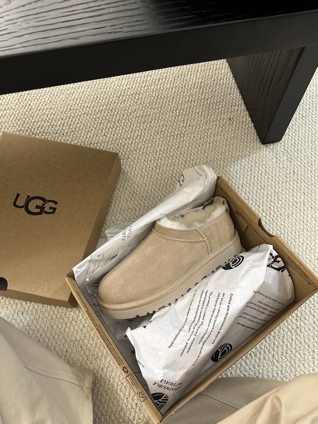 New Ugg mini snow boots, a classic style you'll fall in love with at first sigh