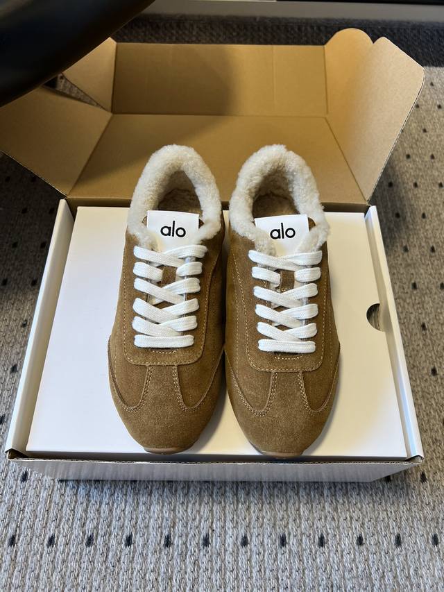High-quality Alo 25Ss New Retro Fleece-lined Casual Sneakers The upper is made