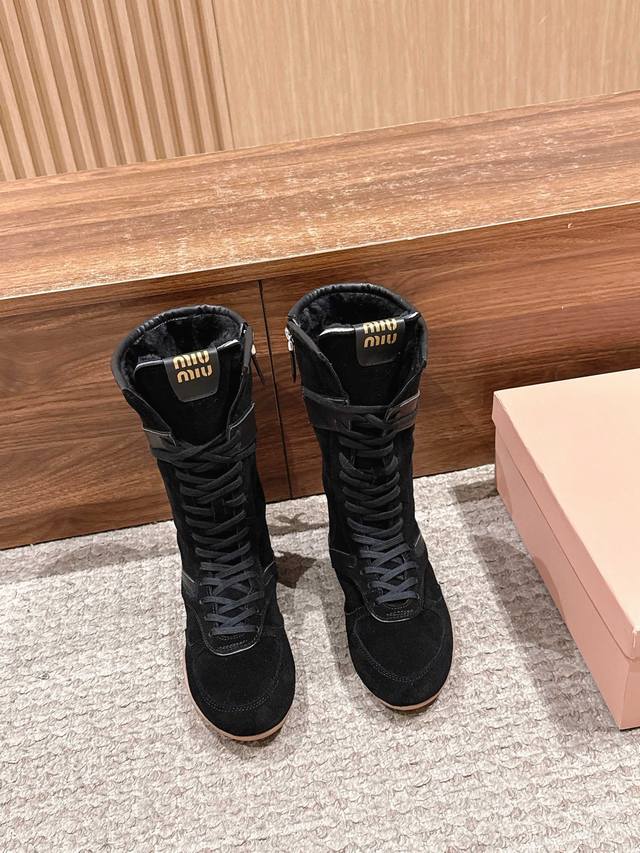 Top-tier Miu Miu Fall/Winter New Wool Boxing Boots with Lace-up Mid-Calf Fit. Th