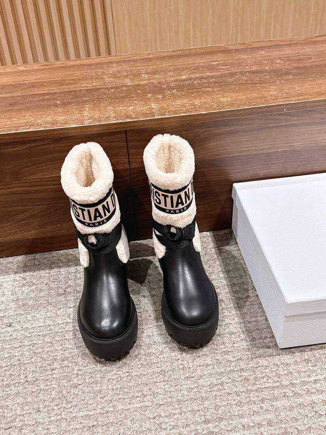 Top-tier Dior wool ankle boots. The boots feature buckle laces, enhancing pract