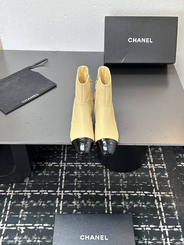 Chanel double C high-heeled fashion boots, material: Chanel-specific cowhide, li