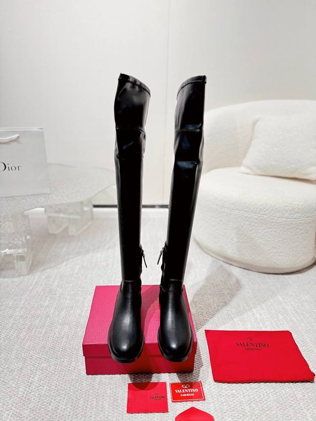 Factory direct price Valentino over-the-knee boots. Instantly transform into a