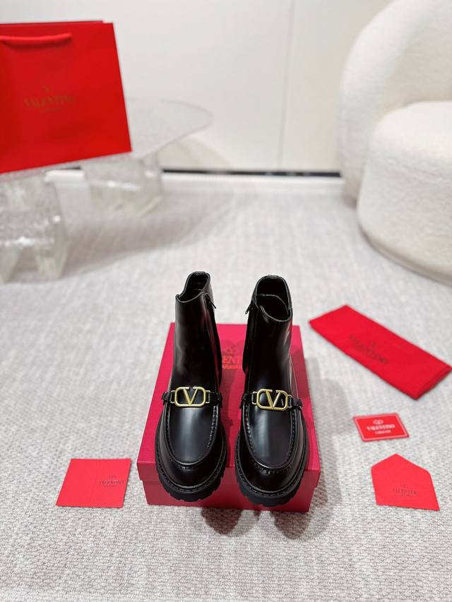 Valentino. Latest Valentino ankle boots from Huatianlunnu boutique, featuring me