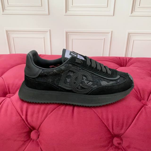 High-end men's and women's Dolce & Gabbana 2025 new style. After half a year of