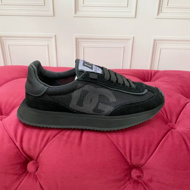 High-end men's and women's Dolce & Gabbana 2025 new style. After half a year of