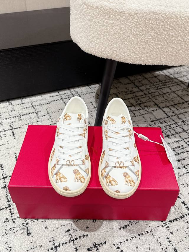 Top-tier Couple Style Valentino 25 Royco Series Store Owner's Selfie Couple Styl