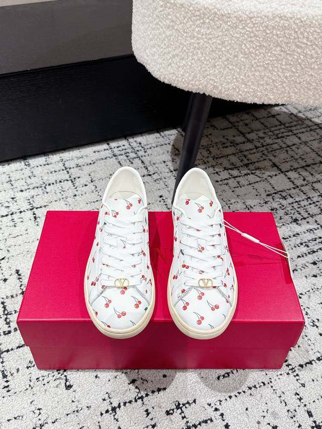 Top-tier Couple Style Valentino 25 Royco Series Cherry Couple Casual Sneakers Wh