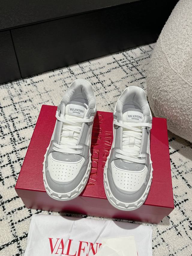 Top-tier Couple Style Valentino 24 Freedots Sneakers, White Sneakers, Casual Sho