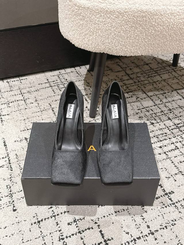 Alaia 26 Early Spring New Square Toe High Heels A pair of comfortable and stylis