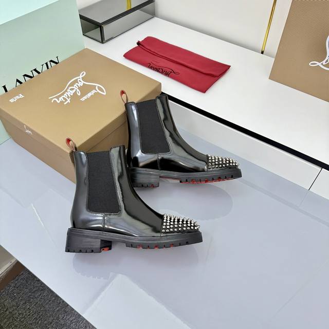 Christian Louboutin Autumn/Winter New Arrival Hot Selling Item. Forwarding the a
