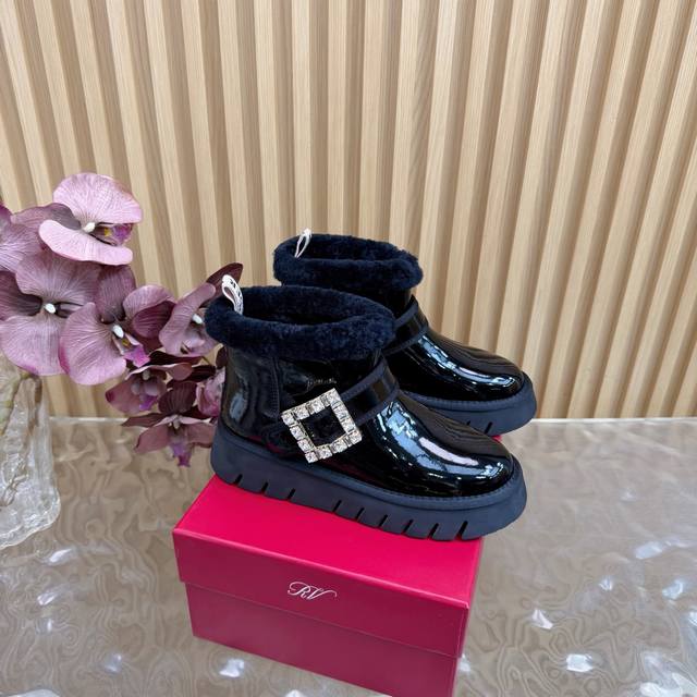 Top-tier Roger Vivier 2025 New Rv Rhinestone Furry Slip-on Boots The brand's hal