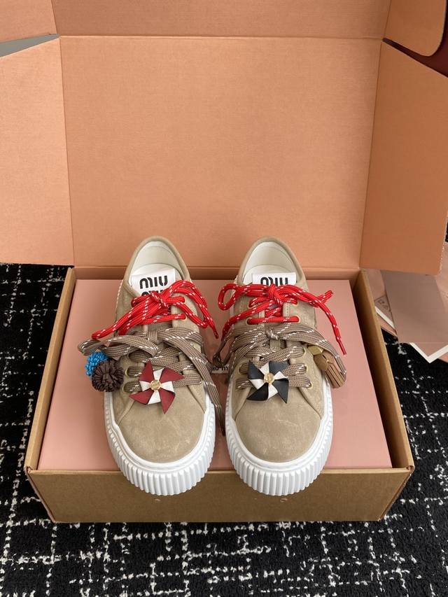 High-quality sheepskin and wool lining, 300 yuan. Miu Miu 25Ss Autumn/Winter Ne