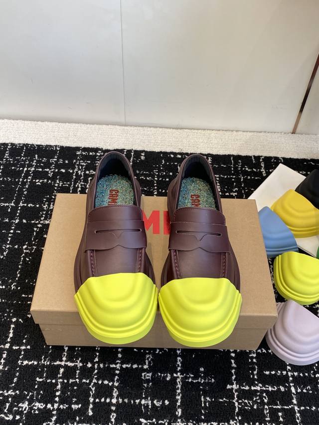 Retail-grade 7 colors of shoe toe for any combination, plus an extra shoe toe fo