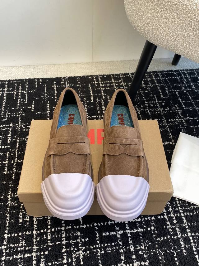 Top-quality pair of shoes with caps, plus another pair for 30 yuan. Camper Kars