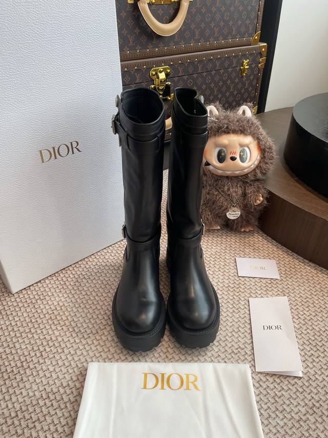 Dior Top-Tier Version Long Boots. The entire pair is sourced from the original a